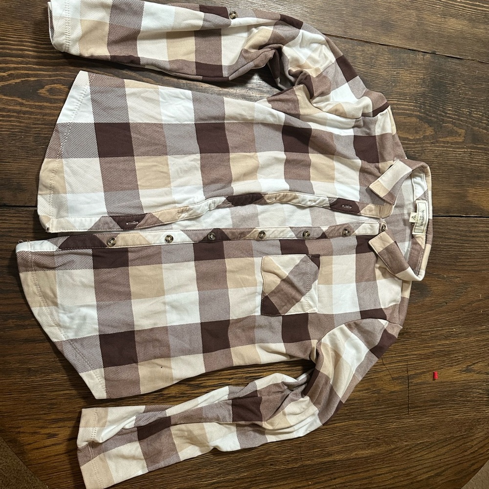 A beautiful fall flannel for women. Size medium. Barely worn.